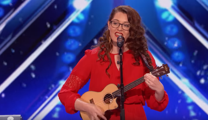 Mandy Harvey sings in front of a microphone.